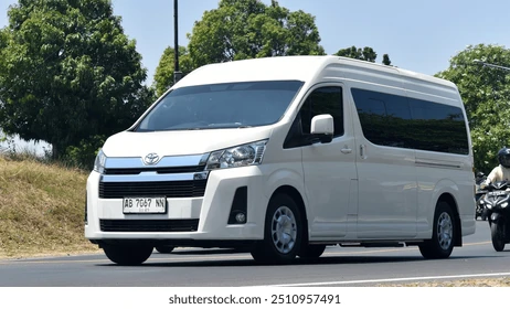Toyota Hiace Premio